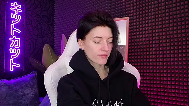 roxy riot  online show from March 11, 2025, 4:41 am