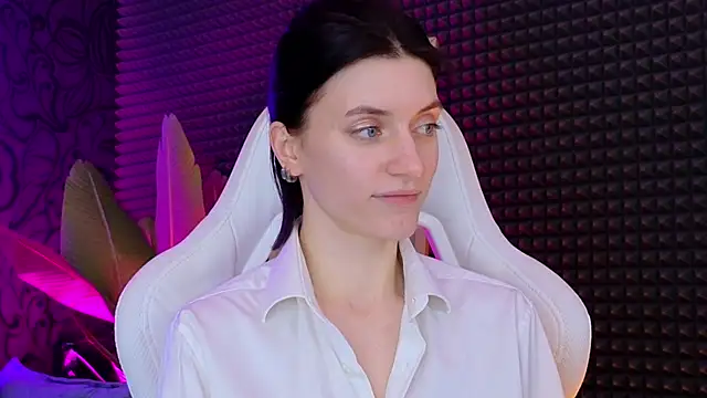 roxy riot  online show from March 16, 2025, 9:05 am