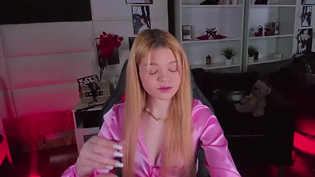 Snapshot of AdeleCartier chatting on February 25, 2025, 5:41 am AdeleCartier online show from February 25, 2025, 5:41 am