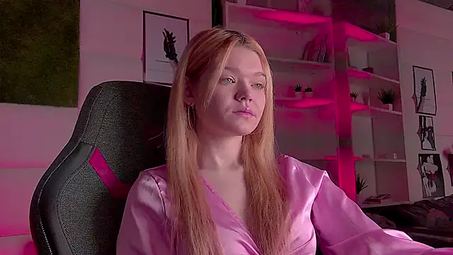 Snapshot of AdeleCartier chatting on March 3, 2025, 12:34 am AdeleCartier online show from March 3, 2025, 12:34 am