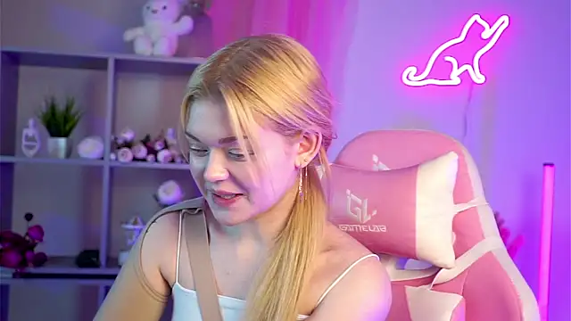 Snapshot of AdeleCartier chatting on March 18, 2025, 1:24 am AdeleCartier online show from March 18, 2025, 1:24 am