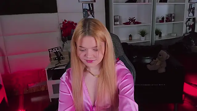 Snapshot of AdeleCartier chatting on February 24, 2025, 11:30 pm AdeleCartier online show from February 24, 2025, 11:30 pm