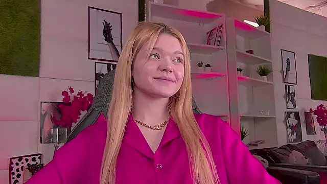 Snapshot of AdeleCartier chatting on March 3, 2025, 6:42 am AdeleCartier online show from March 3, 2025, 6:42 am