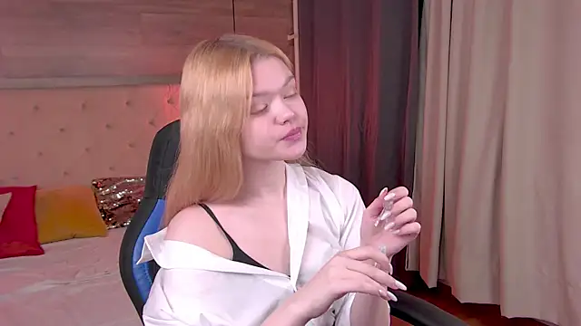 Snapshot of AdeleCartier chatting on February 16, 2025, 3:37 am AdeleCartier online show from February 16, 2025, 3:37 am