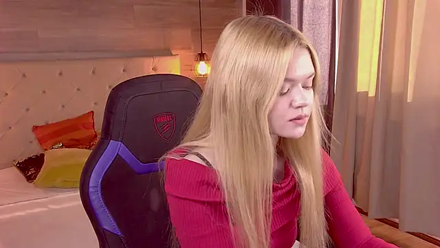 Snapshot of AdeleCartier chatting on February 21, 2025, 7:34 am AdeleCartier online show from February 21, 2025, 7:34 am