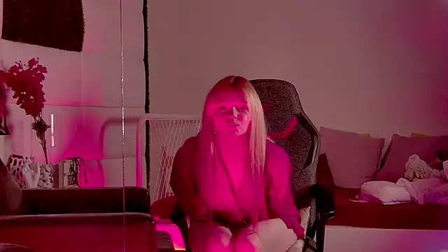 Snapshot of AdeleCartier chatting on March 2, 2025, 4:07 am AdeleCartier online show from March 2, 2025, 4:07 am