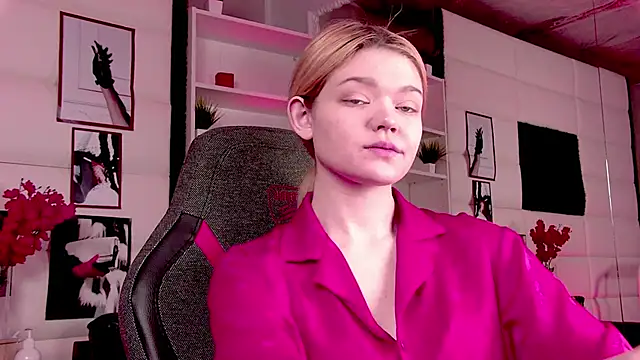 Snapshot of AdeleCartier chatting on March 4, 2025, 2:49 am AdeleCartier online show from March 4, 2025, 2:49 am