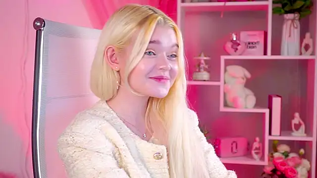 Snapshot of AdeleCartier chatting on April 13, 2026, 2:48 am AdeleCartier online show from April 13, 2026, 2:48 am