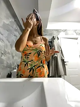 Snapshot of BonyBon29 chatting on November 2, 2025, 11:04 am BonyBon29 online show from November 2, 2025, 11:04 am