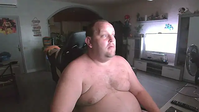 Hotfire-112 online show from May 13, 2026, 9:44 pm