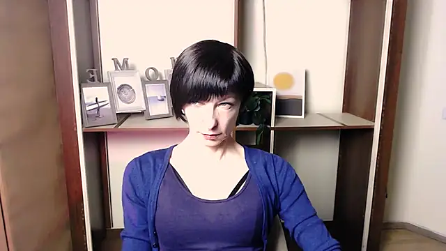  AngeliaFlow  online show from November 22, 2025, 8:02 am