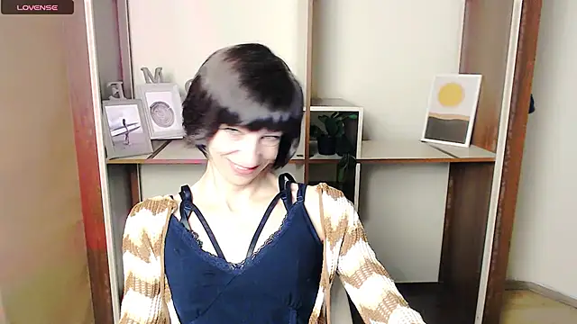  AngeliaFlow  online show from October 11, 2025, 6:47 am