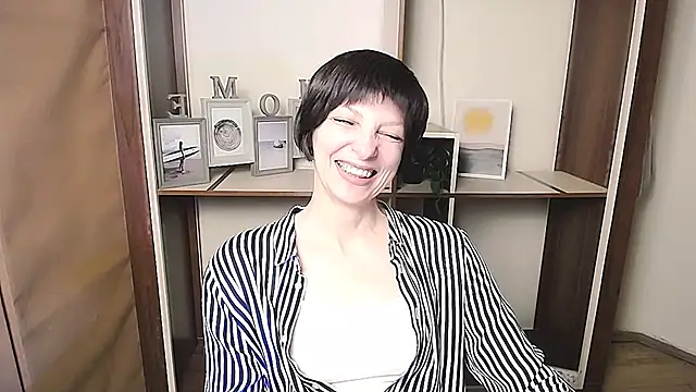  AngeliaFlow  online show from February 21, 2026, 10:17 am