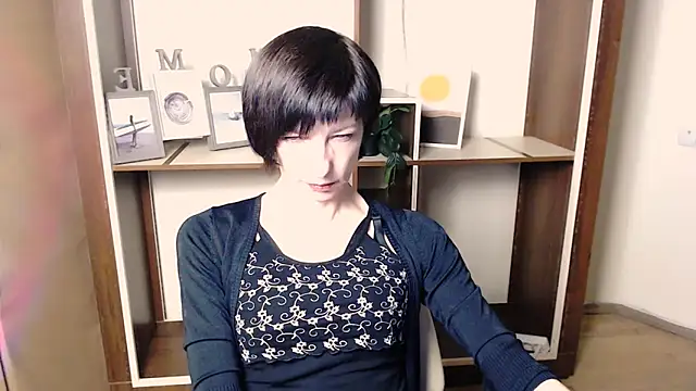  AngeliaFlow  online show from December 2, 2025, 7:43 am