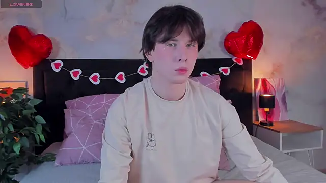 AdrianoAubert online show from February 13, 2026, 10:04 am