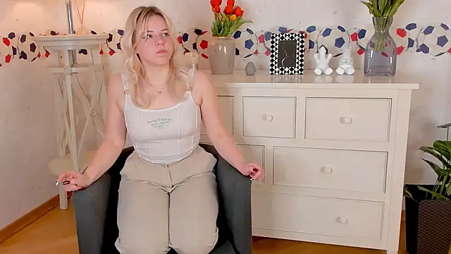 Snapshot of MarianAytes chatting on February 13, 2025, 4:39 pm MarianAytes online show from February 13, 2025, 4:39 pm