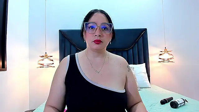 Snapshot of ZamiraGates chatting on February 26, 2025, 5:24 am ZamiraGates online show from February 26, 2025, 5:24 am