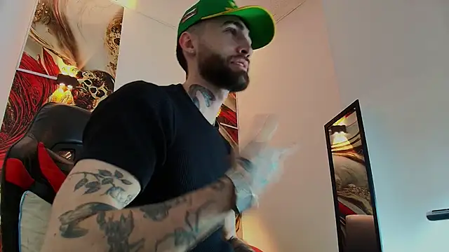 Luke davis01 online show from December 4, 2025, 1:10 pm