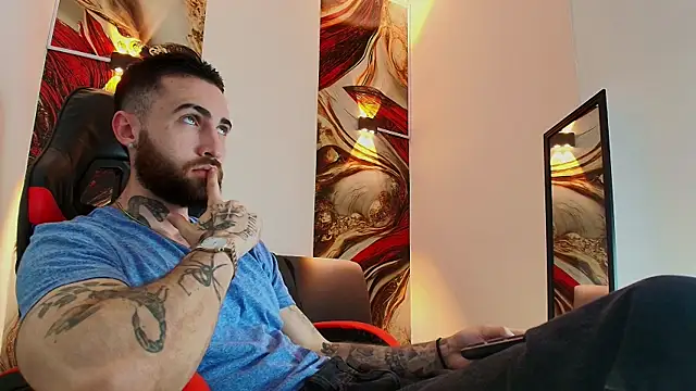 Luke davis01 online show from October 24, 2025, 1:43 pm