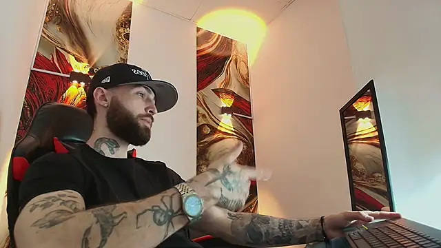 Luke davis01 online show from October 16, 2025, 1:19 pm