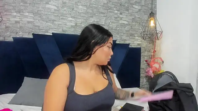 Sophia Brunett online show from November 12, 2025, 12:20 pm