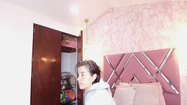 Saori Sann  online show from December 21, 2025, 12:29 pm