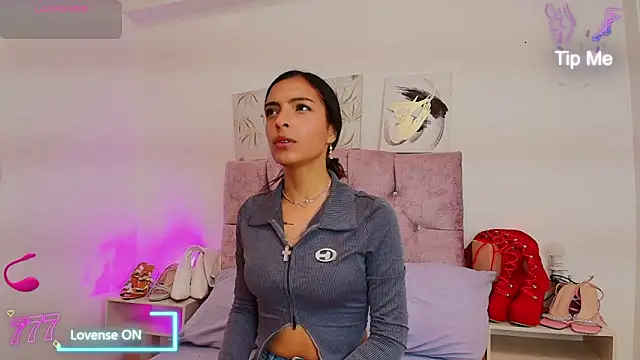 Snapshot of Skye_Moore chatting on April 1, 2026, 7:00 pm Skye Moore online show from April 1, 2026, 7:00 pm