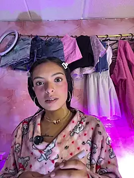 Skye Moore online show from May 3, 2026, 1:55 am
