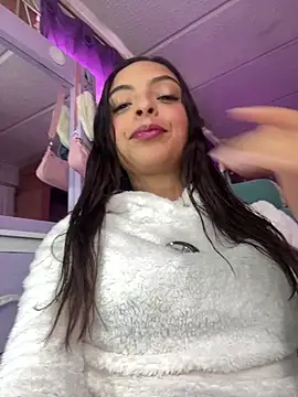 Snapshot of Skye_Moore chatting on March 16, 2026, 6:32 pm Skye Moore online show from March 16, 2026, 6:32 pm