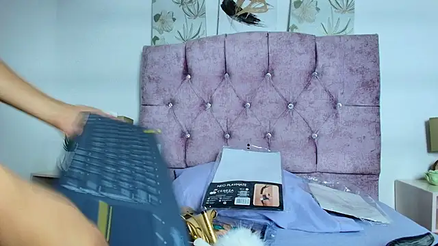 Skye Moore online show from October 9, 2025, 11:55 am