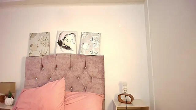 Snapshot of Skye_Moore chatting on March 11, 2026, 7:08 pm Skye Moore online show from March 11, 2026, 7:08 pm