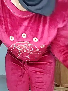 Malika-697 online show from November 28, 2025, 9:26 pm