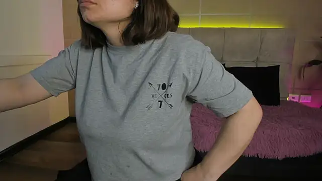 Snapshot of _michonne_ chatting on April 5, 2026, 12:06 am michonne online show from April 5, 2026, 12:06 am