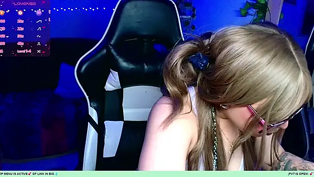 Snapshot of BunnyLilith_ chatting on April 28, 2026, 2:27 am BunnyLilith online show from April 28, 2026, 2:27 am