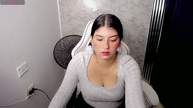 Snapshot of hello_kityy25 chatting on January 6, 2026, 2:48 am hello kityy25 online show from January 6, 2026, 2:48 am