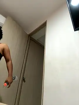 Snapshot of Tana_latin chatting on November 18, 2025, 11:59 pm Tana latin online show from November 18, 2025, 11:59 pm