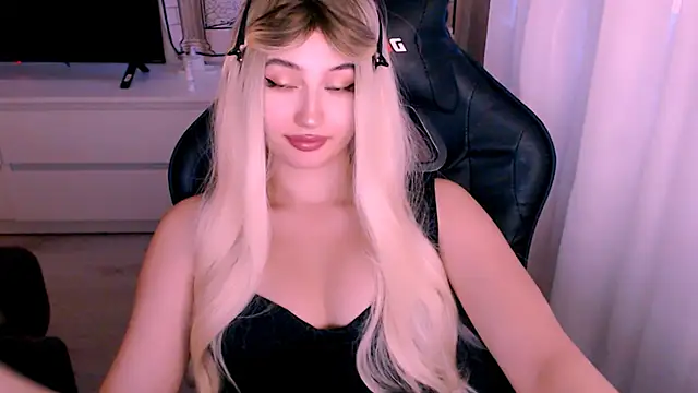 beauty blonde online show from October 13, 2025, 12:56 am