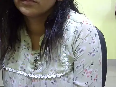 Snapshot of Your_cutiepie_ chatting on October 28, 2025, 5:34 pm Your cutiepie online show from October 28, 2025, 5:34 pm