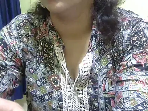 Snapshot of Your_cutiepie_ chatting on October 31, 2025, 8:22 am Your cutiepie online show from October 31, 2025, 8:22 am