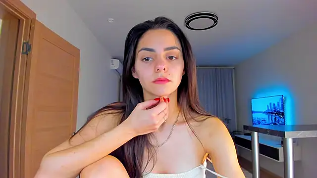 EmiliaZen online show from November 6, 2025, 7:40 pm