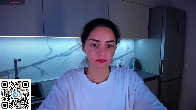 EmiliaZen online show from June 18, 2026, 8:03 pm