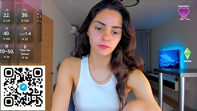 EmiliaZen online show from November 11, 2025, 4:02 pm