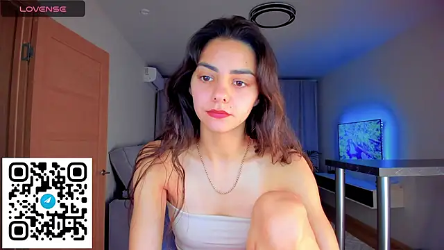 EmiliaZen online show from October 21, 2025, 3:22 pm