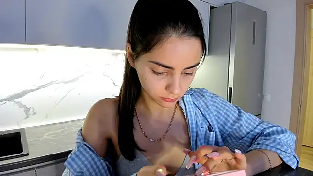 EmiliaZen online show from March 18, 2025, 2:28 pm