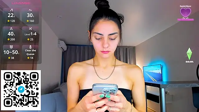 EmiliaZen online show from October 9, 2025, 2:39 pm