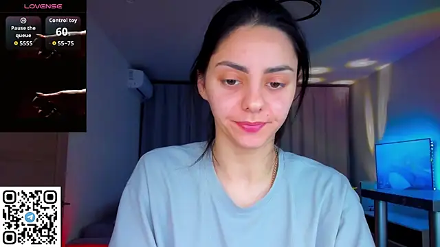 Snapshot of EmiliaZen chatting on April 21, 2026, 6:47 pm EmiliaZen online show from April 21, 2026, 6:47 pm