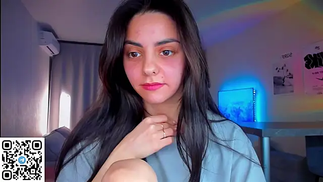 Snapshot of EmiliaZen chatting on April 21, 2026, 12:12 am EmiliaZen online show from April 21, 2026, 12:12 am