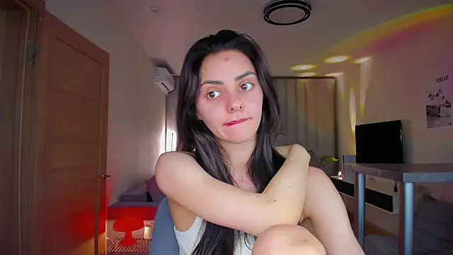 EmiliaZen online show from April 3, 2026, 6:47 pm