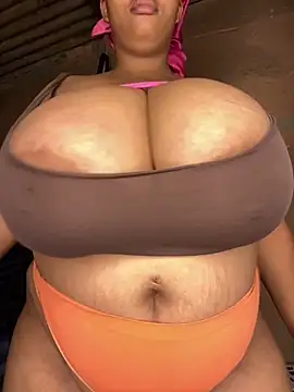 Snapshot of NonoGotBoobies chatting on April 7, 2026, 5:31 am NonoGotBoobies online show from April 7, 2026, 5:31 am