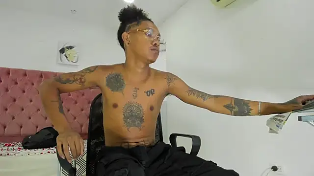 Snapshot of blackdirty420 chatting on February 17, 2025, 9:54 pm blackdirty420 online show from February 17, 2025, 9:54 pm